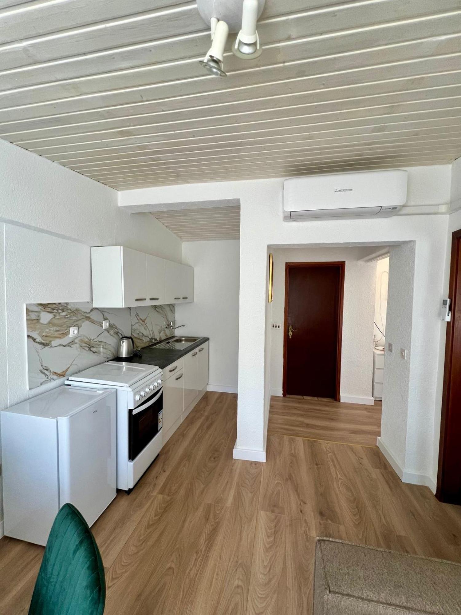 Apartment Jole Ražanj Екстериор снимка