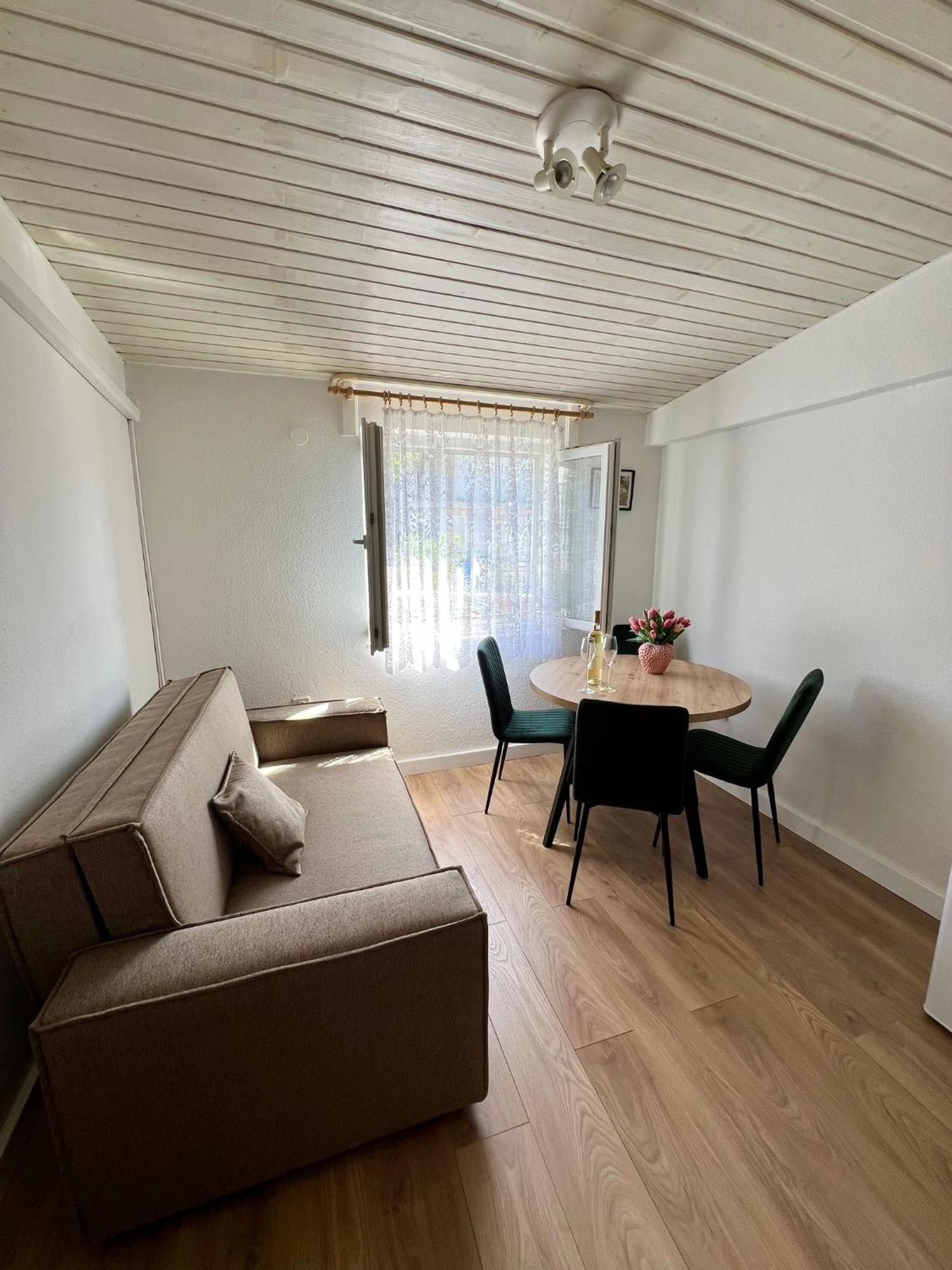 Apartment Jole Ražanj Екстериор снимка